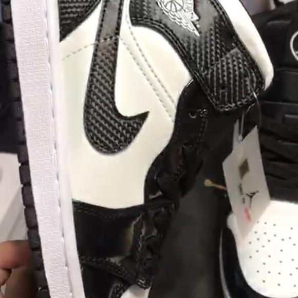 New Black and White Jordan 1 Mid main image 4